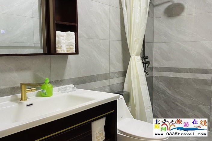 东戴河近海别墅(轻奢泳池小院)咨询与i的那个电话18633570222 15703350808