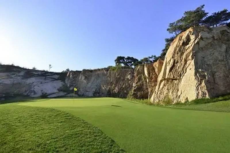 北戴河松石高尔夫俱乐部（Pine Rock Golf Club）球会球场预定